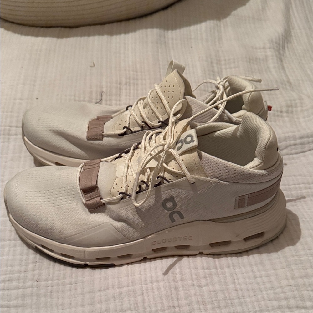 On Running Women's Sneakers in Cream and Brown